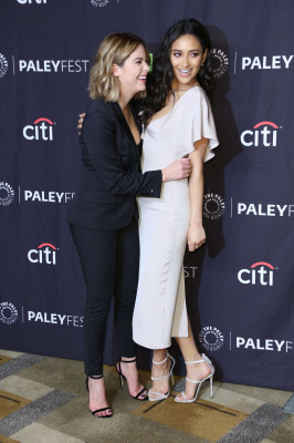 Shay Mitchell pic #919120