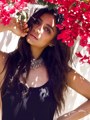 Shay Mitchell pic #780958