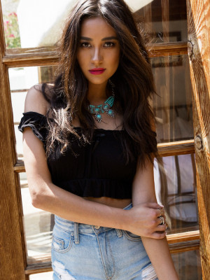 Shay Mitchell pic #780956