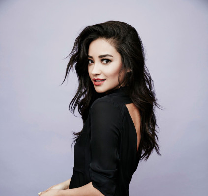 Shay Mitchell pic #790998