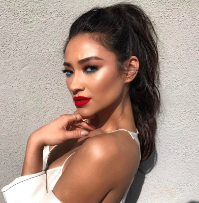 Shay Mitchell pic #904419