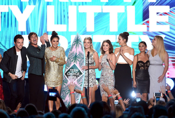 Shay Mitchell pic #869207