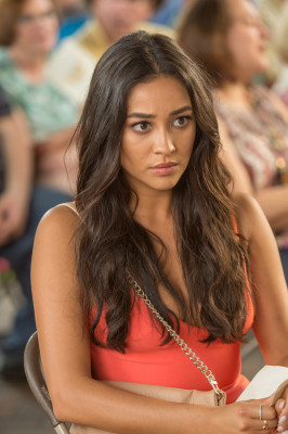 Shay Mitchell pic #897757