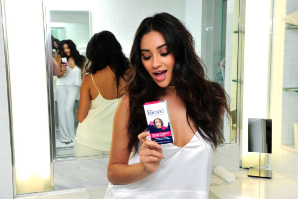 Shay Mitchell pic #843529