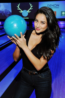 Shay Mitchell pic #855745