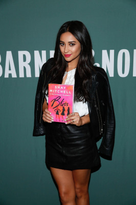 Shay Mitchell pic #802294