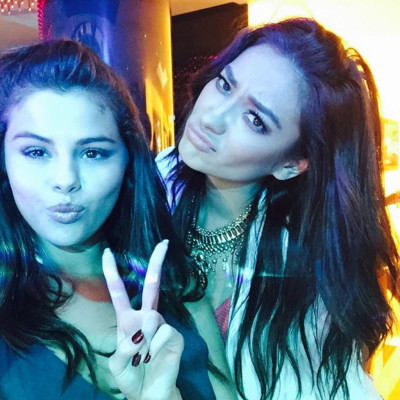Shay Mitchell pic #840145