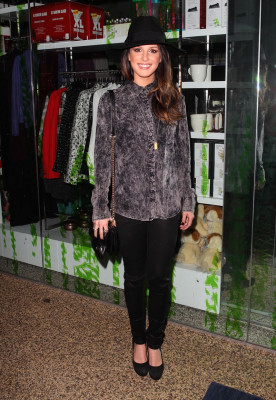 Shenae Grimes pic #560645