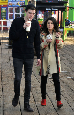Shenae Grimes pic #561045