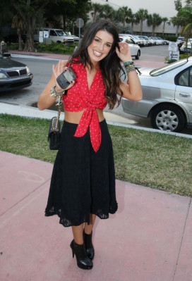 photo 7 in Shenae Grimes gallery [id426988] 2011-12-07 00:00:00