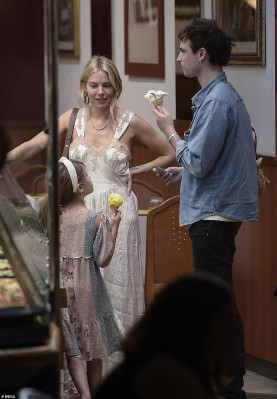 Sienna Miller pic #1154332