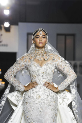 Sonam Kapoor pic #948659