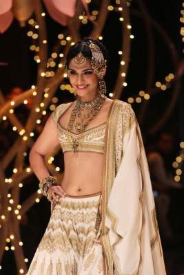 Sonam Kapoor pic #865346