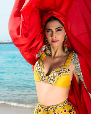 Sonam Kapoor pic #937463