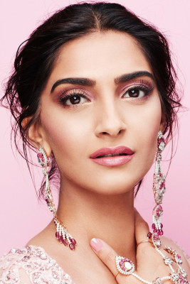 Sonam Kapoor pic #937466