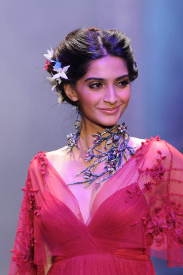 Sonam Kapoor pic #432886