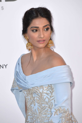 Sonam Kapoor pic #853761
