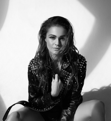 Sophie Skelton pic #993714