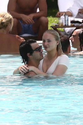 photo 6 in Sophie Turner (actress) gallery [id1059112] 2018-08-17 00:00:00