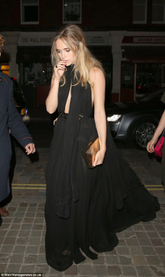 photo 3 in Suki Waterhouse gallery [id780056] 2015-06-17 00:00:00