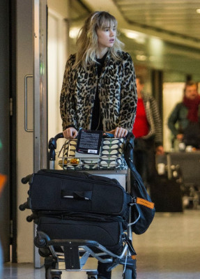 Suki Waterhouse pic #733112