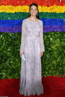 photo 6 in Sutton Foster gallery [id1144452] 2019-06-14 00:00:00