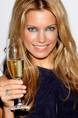 Sylvie Van Der Vaart pic #342508