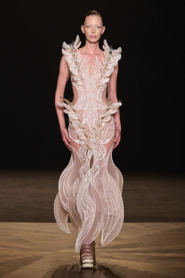 Tanya Dziahileva for Iris Van Herpen FW 2025 Couture