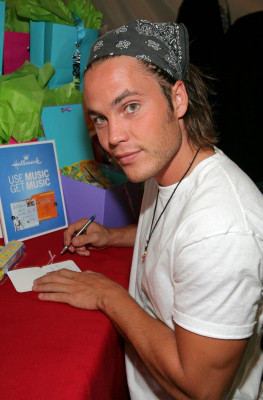 Taylor Kitsch pic #535503