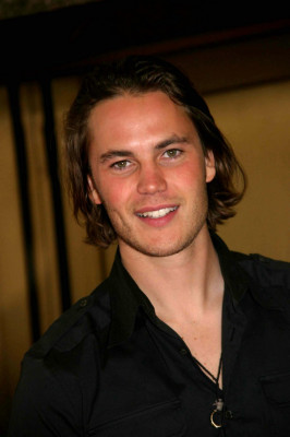 Taylor Kitsch pic #535517