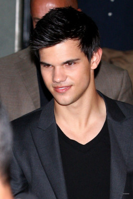 photo 19 in Lautner gallery [id296922] 2010-10-20 00:00:00
