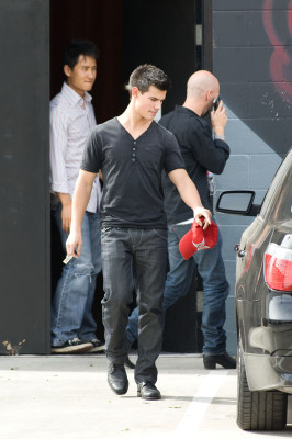 photo 23 in Taylor Lautner gallery [id293485] 2010-10-06 00:00:00