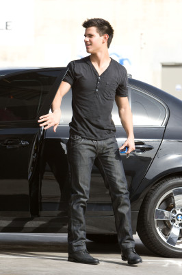 photo 25 in Taylor Lautner gallery [id293483] 2010-10-06 00:00:00