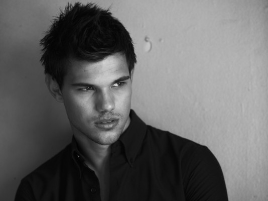 photo 28 in Taylor Lautner gallery [id451718] 2012-02-27 00:00:00