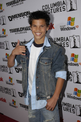 Taylor Lautner pic #201283