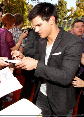 photo 5 in Taylor Lautner gallery [id291367] 2010-09-27 00:00:00