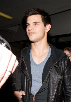 photo 5 in Lautner gallery [id344504] 2011-02-22 00:00:00