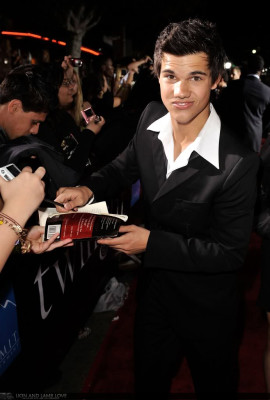 photo 20 in Taylor Lautner gallery [id287991] 2010-09-17 00:00:00