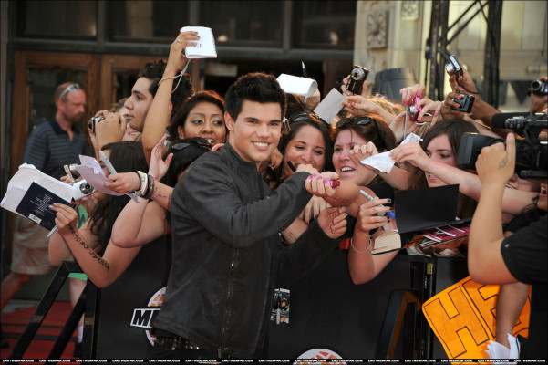 photo 15 in Taylor Lautner gallery [id257063] 2010-05-19 00:00:00