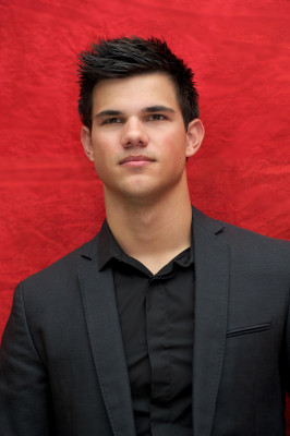 photo 10 in Taylor Lautner gallery [id312143] 2010-12-06 00:00:00