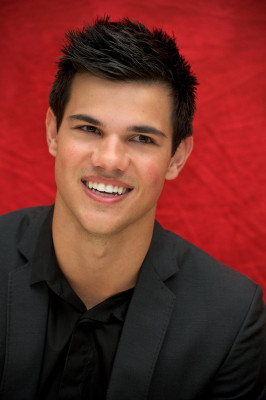 photo 13 in Taylor Lautner gallery [id312113] 2010-12-06 00:00:00