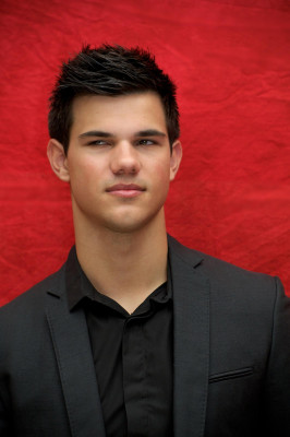 photo 11 in Taylor Lautner gallery [id312134] 2010-12-06 00:00:00