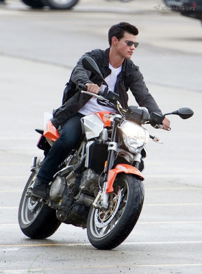 Taylor Lautner pic #270295