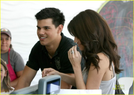photo 17 in Lautner gallery [id290774] 2010-09-27 00:00:00