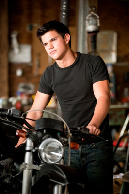 photo 12 in Taylor Lautner gallery [id423015] 2011-11-24 00:00:00