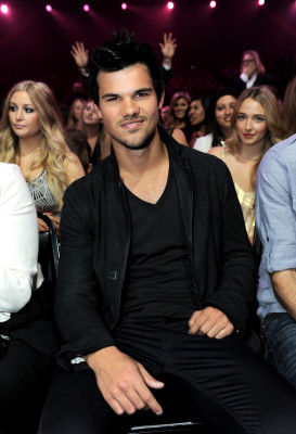 photo 7 in Taylor Lautner gallery [id640563] 2013-10-21 00:00:00