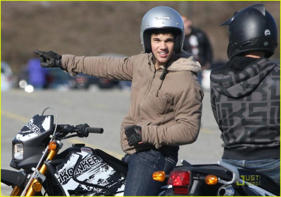 photo 27 in Taylor Lautner gallery [id292505] 2010-10-01 00:00:00