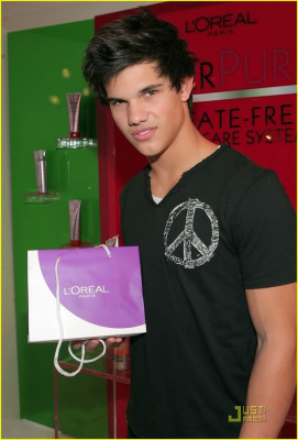photo 29 in Lautner gallery [id288678] 2010-09-20 00:00:00