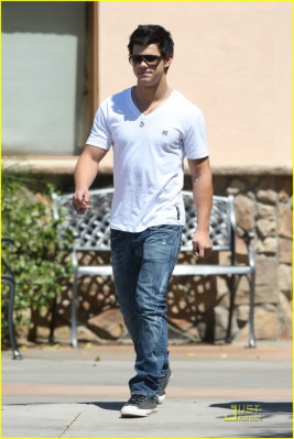 photo 18 in Lautner gallery [id290770] 2010-09-27 00:00:00