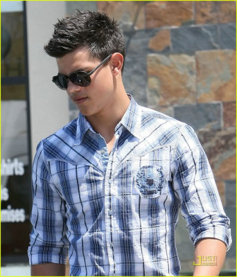 photo 14 in Taylor Lautner gallery [id290789] 2010-09-27 00:00:00